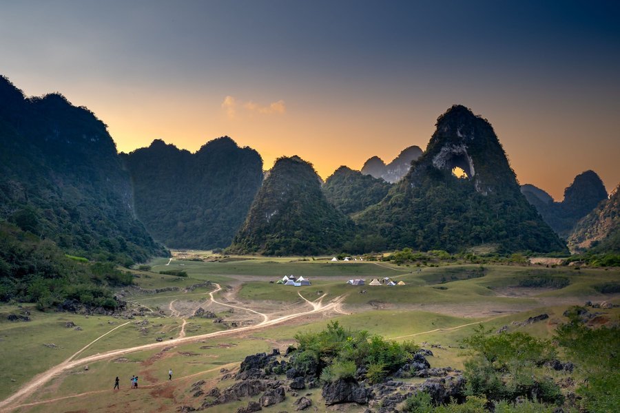 Mat Than Mountain at sunset, Cao Bang