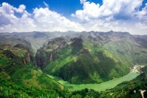 Ma Pi Leng Pass above the Nho Que River valley, Ha Giang, northern Vietnam