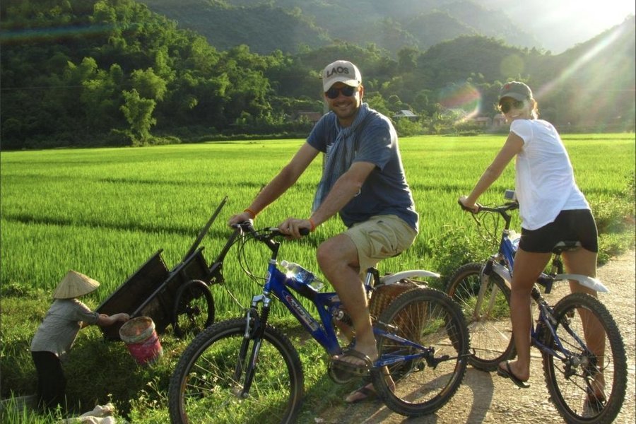 Cycling through the rice fields of Mai Chau