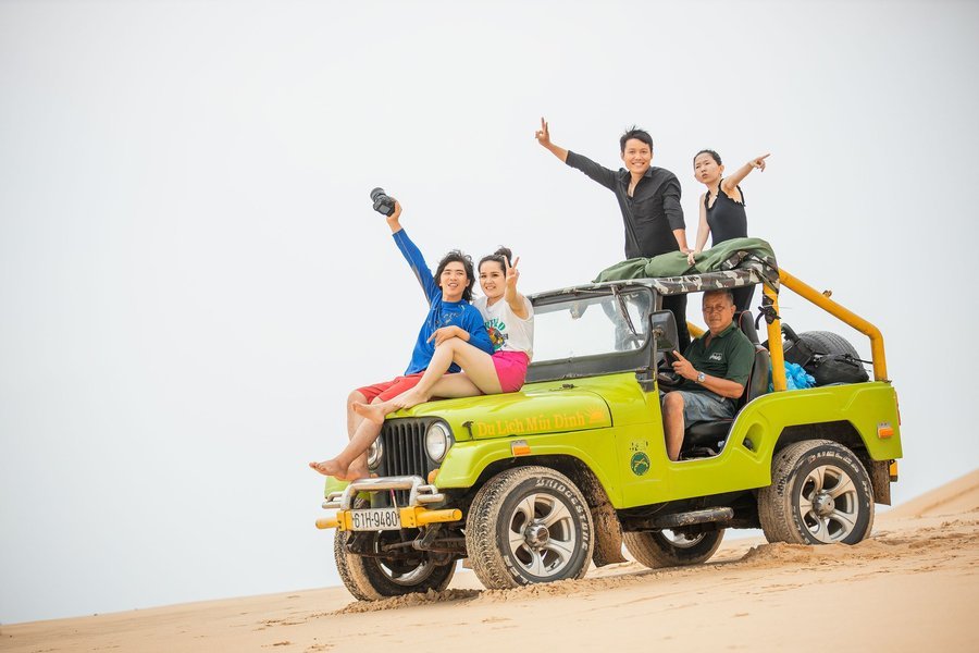 Jeep tour on the sand dunes of Mui Ne