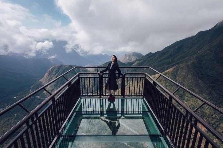 Rong May Glass Bridge on O Quy Ho Pass, Sapa