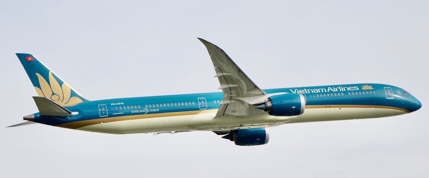 Vietnam Airlines Boeing 787 in flight