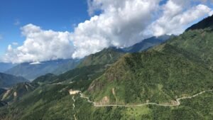 The winding O Quy Ho mountain pass near Sapa
